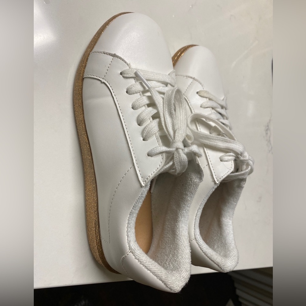 Torrid Size 8W White Faux Leather And Gold Sole Lace-Up Sneaker - Picture 6 of 11